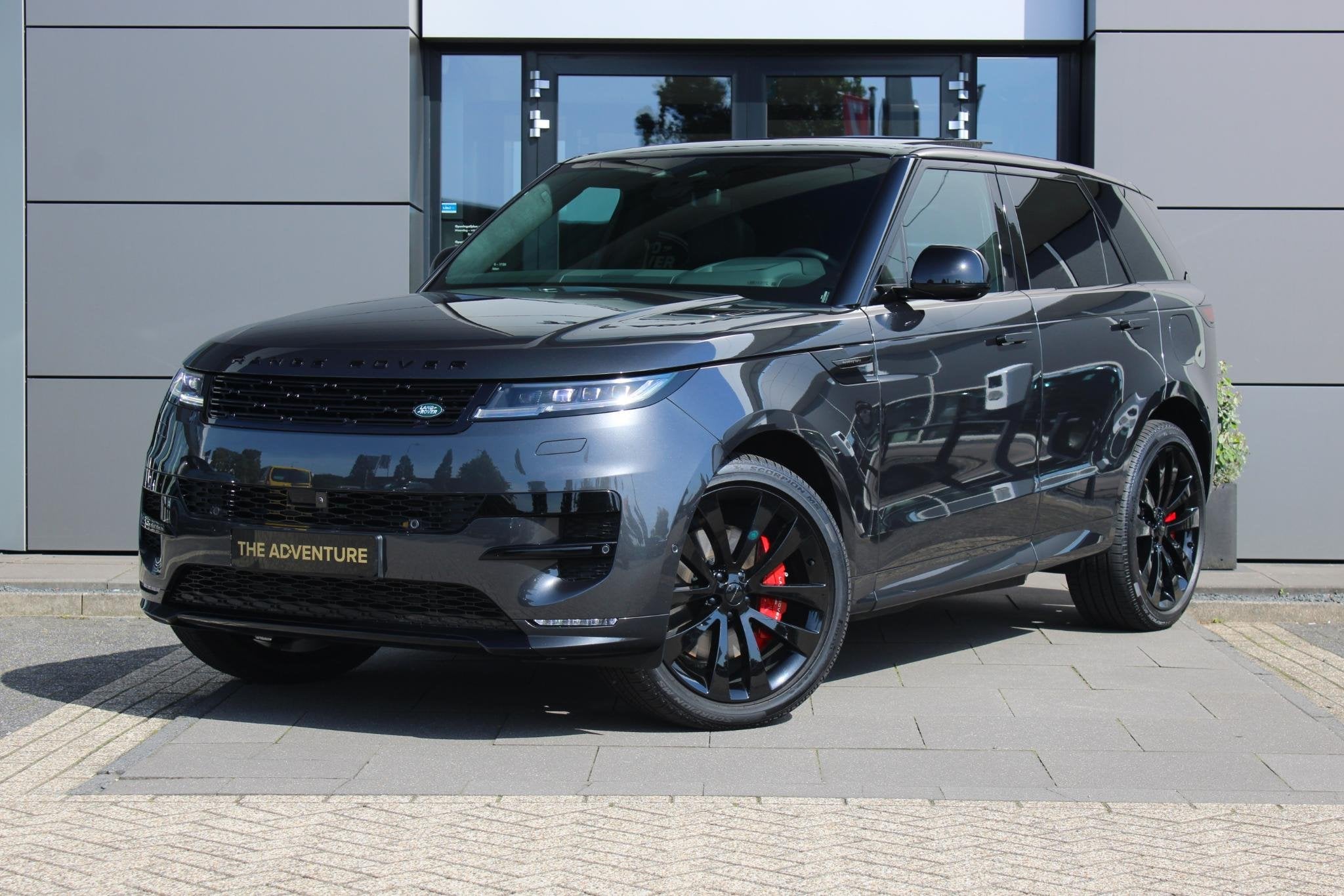 Land Rover Range Rover Sport P550e Autobiography | Ebony | K, Automaat, Gebruikt, Met garantie (alle), 3000 kg