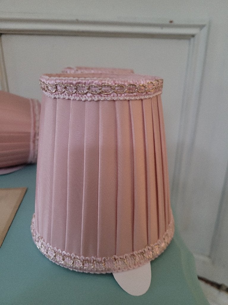 Nog 1 poeder roze klem lampenkapje 17.95, Heikant 21 Kaatsheuvel, Tafellamp, Nieuw, Ophalen of Verzenden