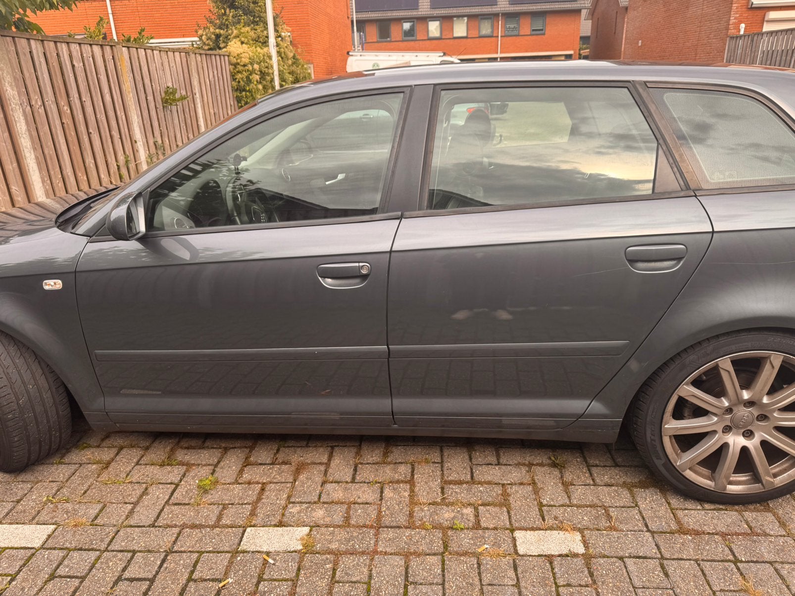 Audi A3 2.0 Sportback 110KW 2005 Grijs, Voorwielaandrijving, Zwart, 4 cilinders, 14 km/l