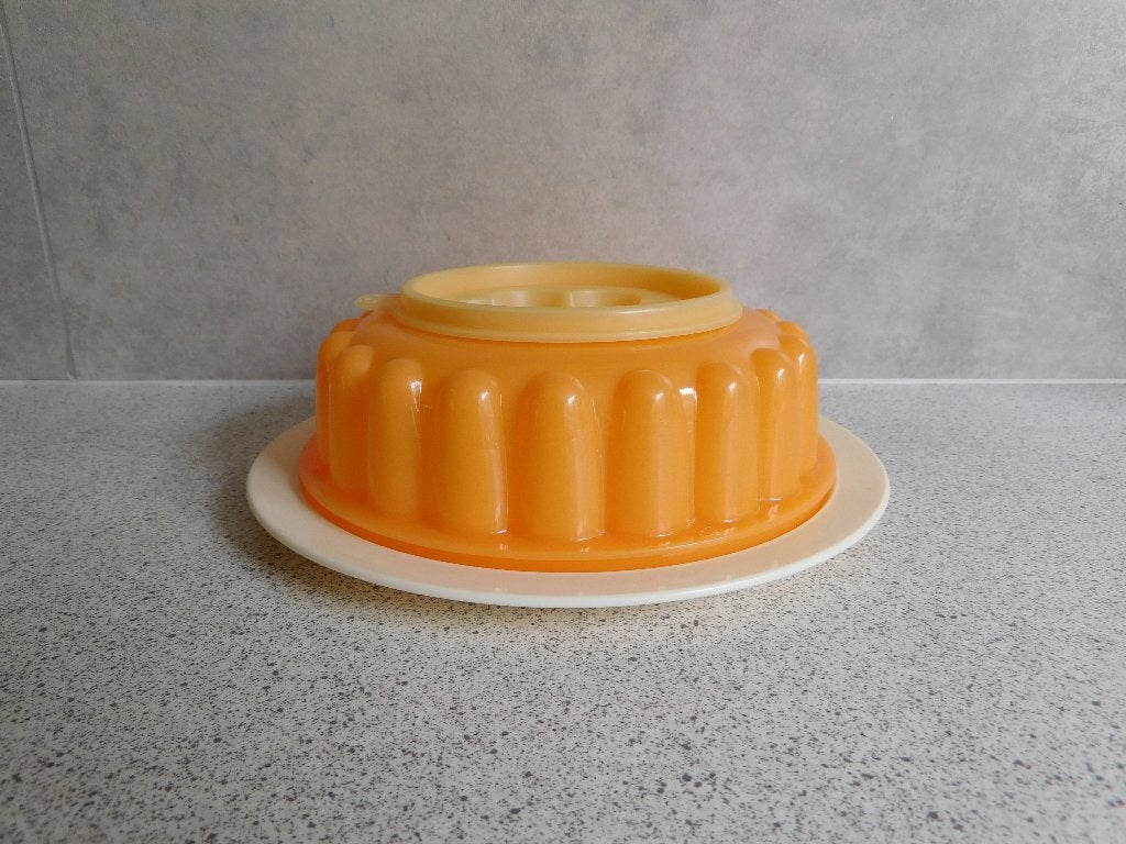 Tupperware Puddingvorm Vliegende Schotel Oranje, Huis en Inrichting, Ophalen of Verzenden, Zo goed als nieuw, Oranje, Beker of Kan