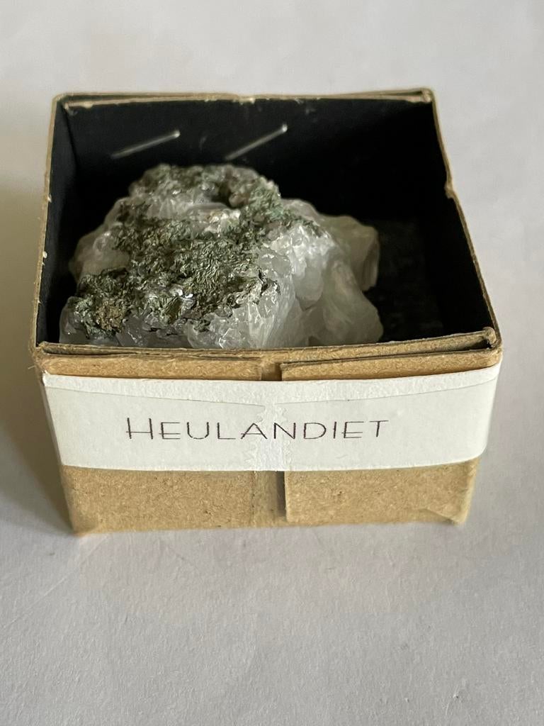 Heulandiet ( in Hilversum ), Ophalen of Verzenden, Zo goed als nieuw