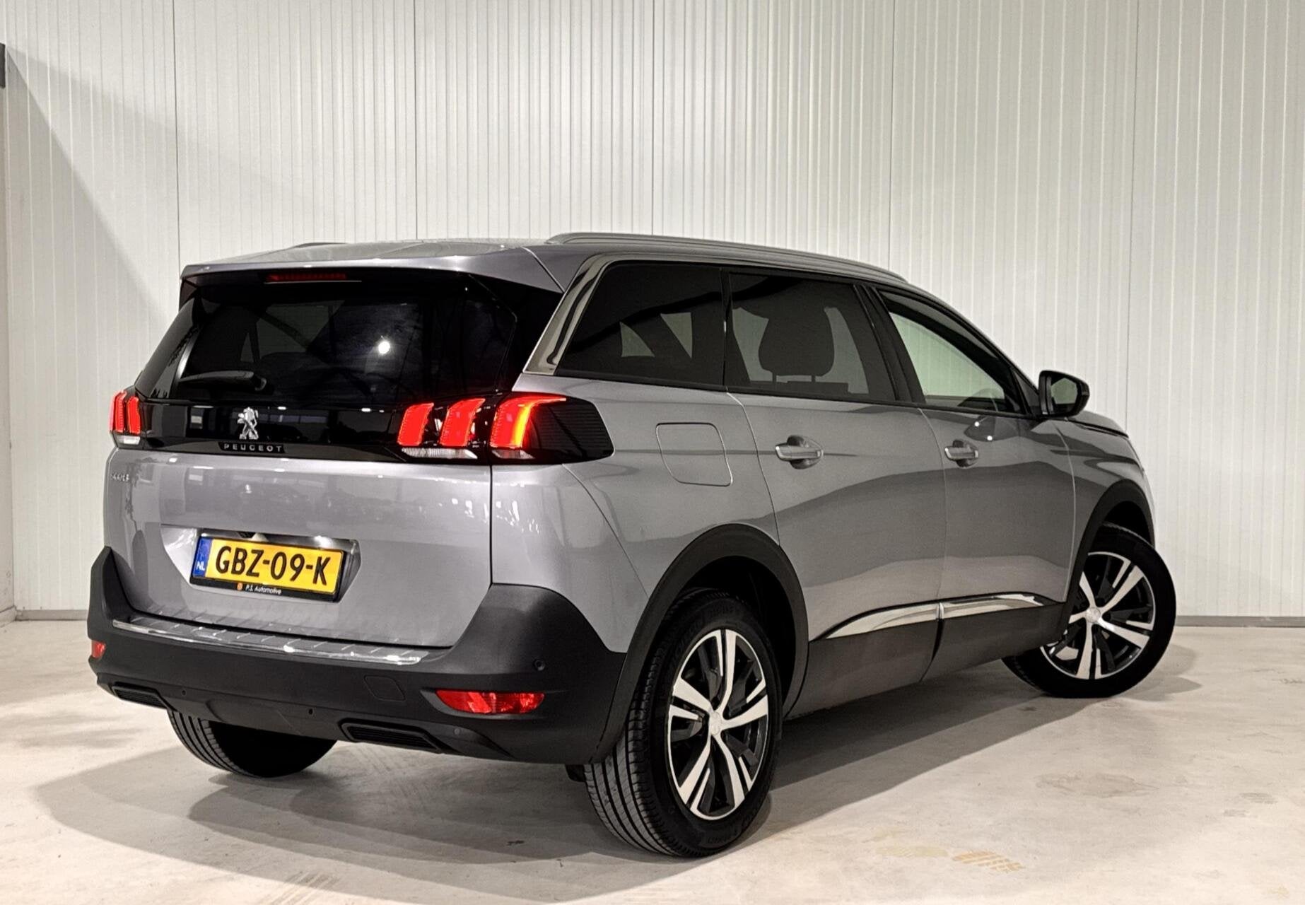 Peugeot 5008 1.2 PureTech Active Pack Business|360 CAMERA|7P, Voorwielaandrijving, 15 km/l, Gebruikt, Euro 6
