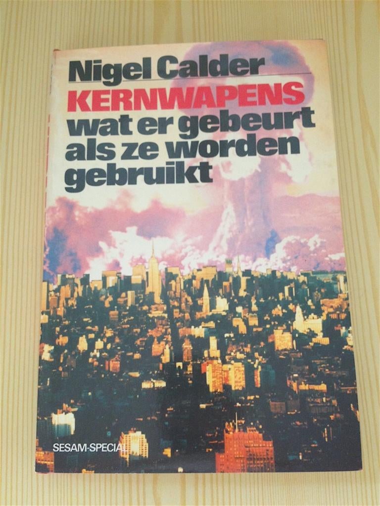 Nigel Calder - Kernwapens (harde kaft) Nederlandstalig, Boeken, Oorlog en Militair, Ophalen, Nigel Calder, Zo goed als nieuw, 1945 tot heden