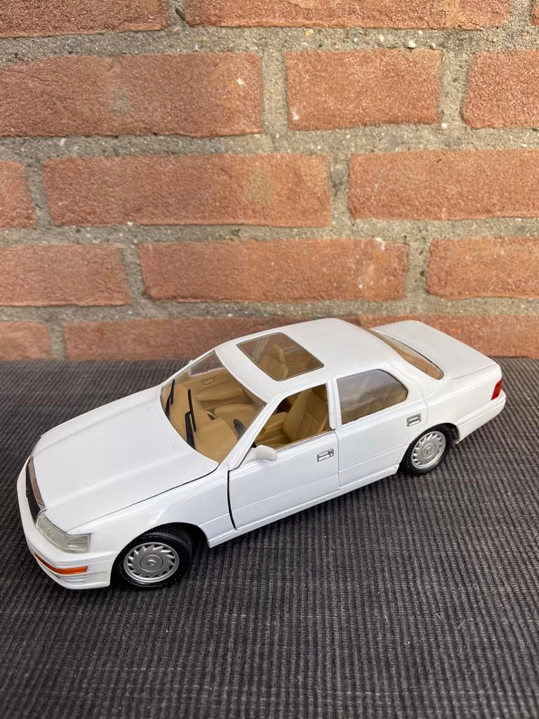 1:18 Road Tought Lexus LS 400, Hobby en Vrije tijd, Modelauto's | 1:18, Ophalen of Verzenden, Gebruikt, Auto, Overige merken