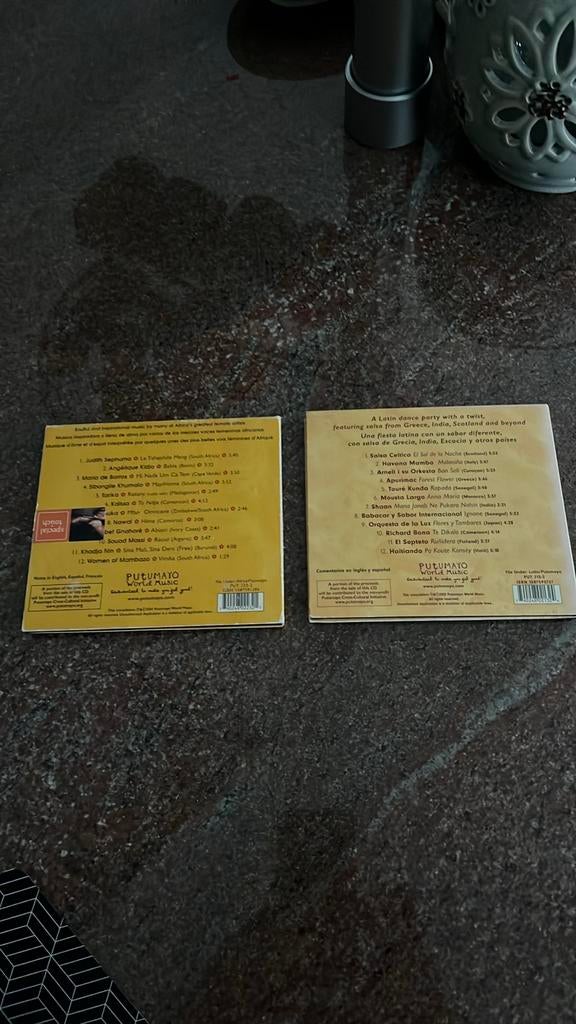 2 Putumayo CD's: Women of Africa & Salsa Around the World, Ophalen of Verzenden, Zo goed als nieuw, Overige soorten
