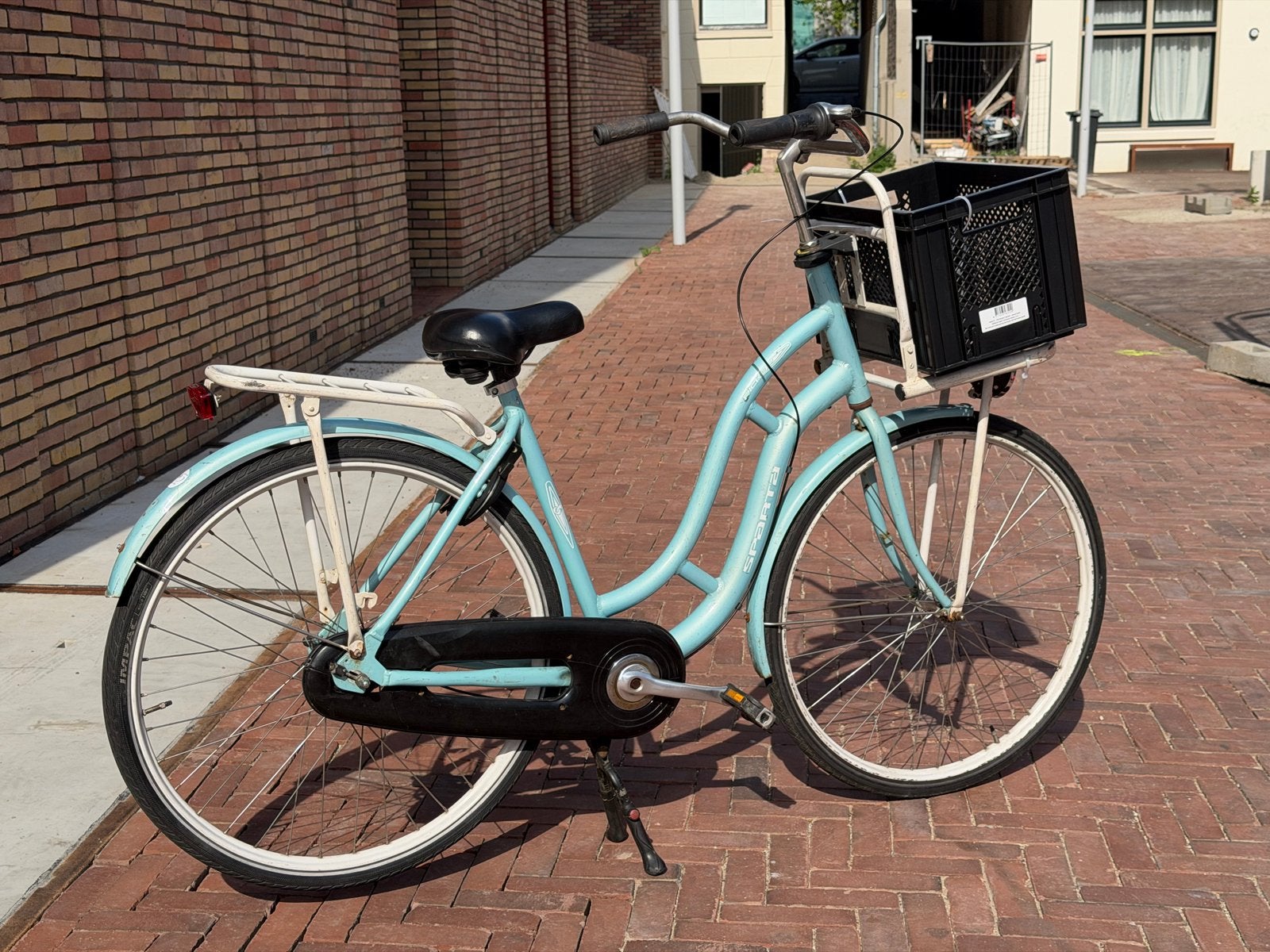 Vrolijke Sparta fiets met voordrager en krat, Ophalen, Terugtraprem, Sparta, Versnellingen