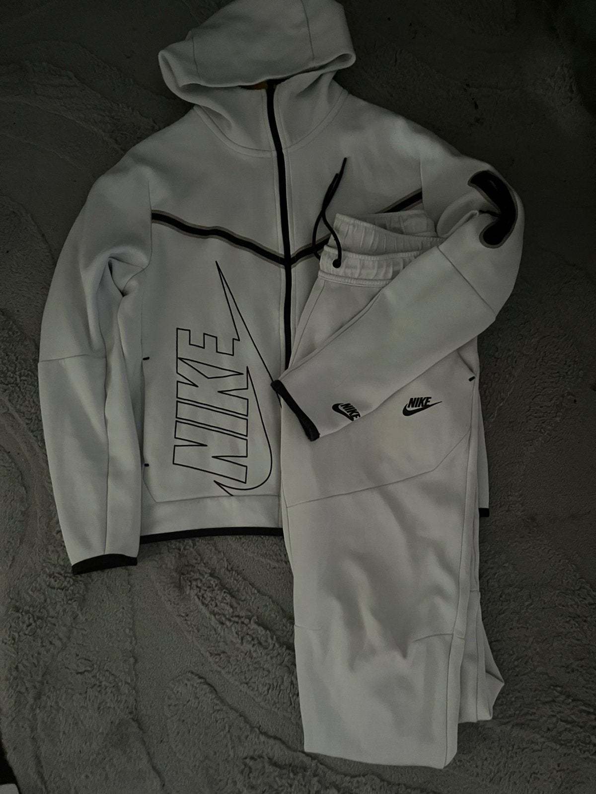 Nike Tech Trainingspak | Maat M, Kleding | Heren, Maat 48/50 (M), Wit, Ophalen of Verzenden, Zo goed als nieuw