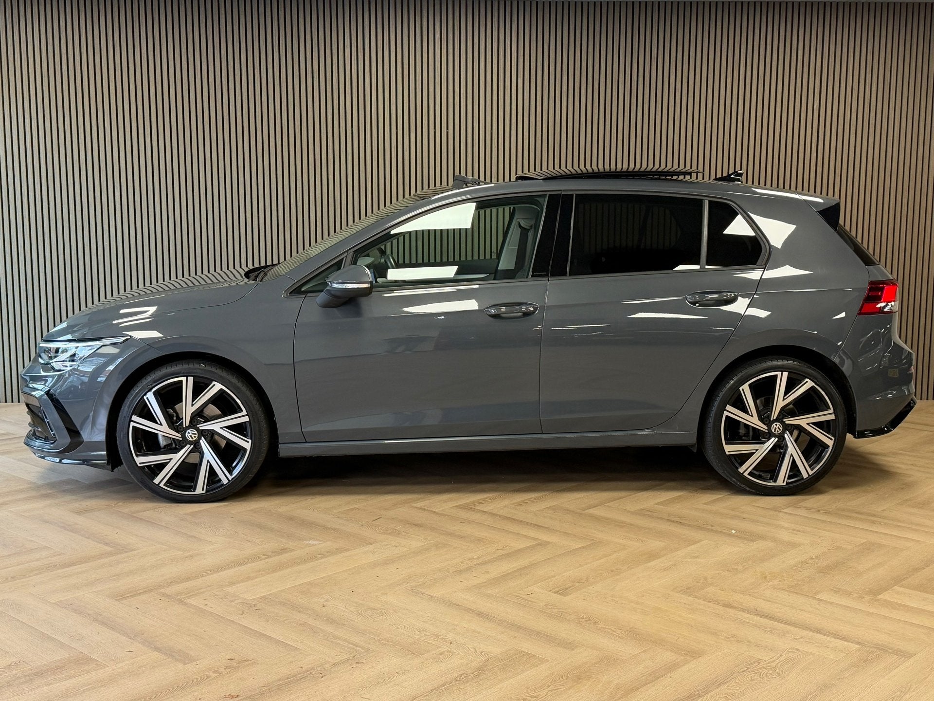 Volkswagen Golf 2.0 TDI R-Line Business AUT. PANO TREKHAAK A, 1349 kg, Gebruikt, Euro 6, 4 cilinders