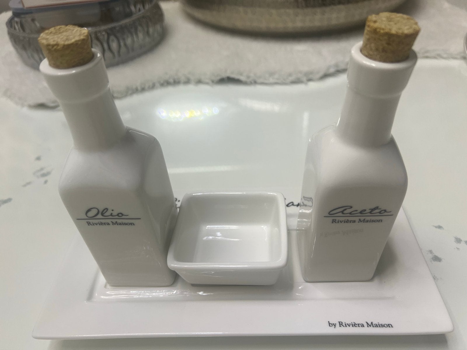 Riviera Maison Olio & Aceto Set met Schaal en Dienblad, Overige typen, Ophalen of Verzenden, Zo goed als nieuw, Steen/keramiek