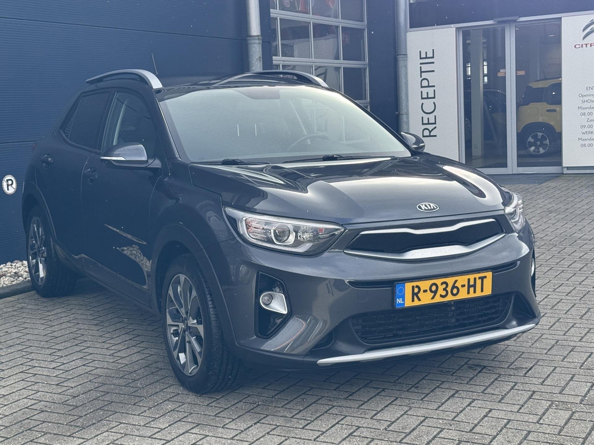 Kia Stonic 1.0 T-GDi 100pk DynamicPlusLine | Camera | Apple, Voorwielaandrijving, Gebruikt, 49 €/maand, Bedrijf