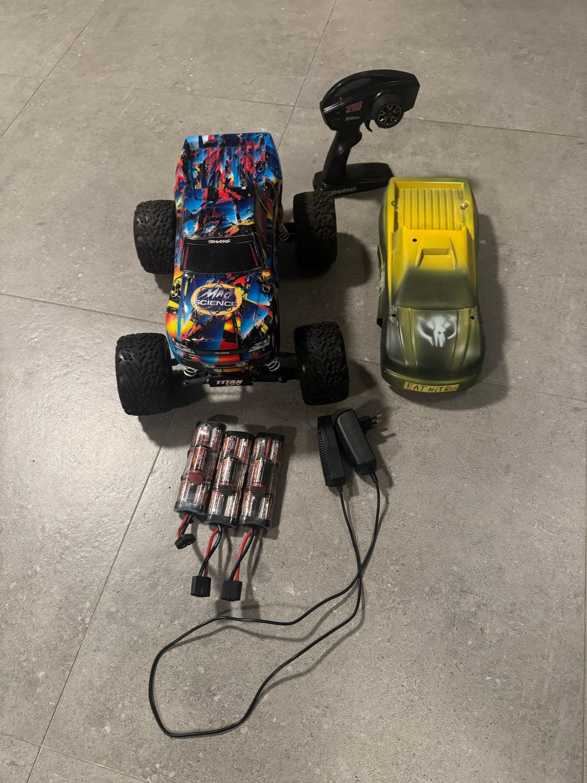 Traxxas Stampede RC auto met 2 bodies, 3 accu's en lader, Gebruikt, Auto offroad, Schaal 1:10, RTR (Ready to Run)