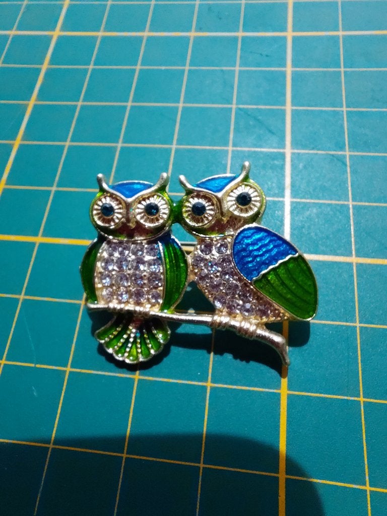 Mooie broche met 2 uilen op een stokje met strass, Overige materialen, Overige kleuren, Verzenden, Minder dan 4 cm