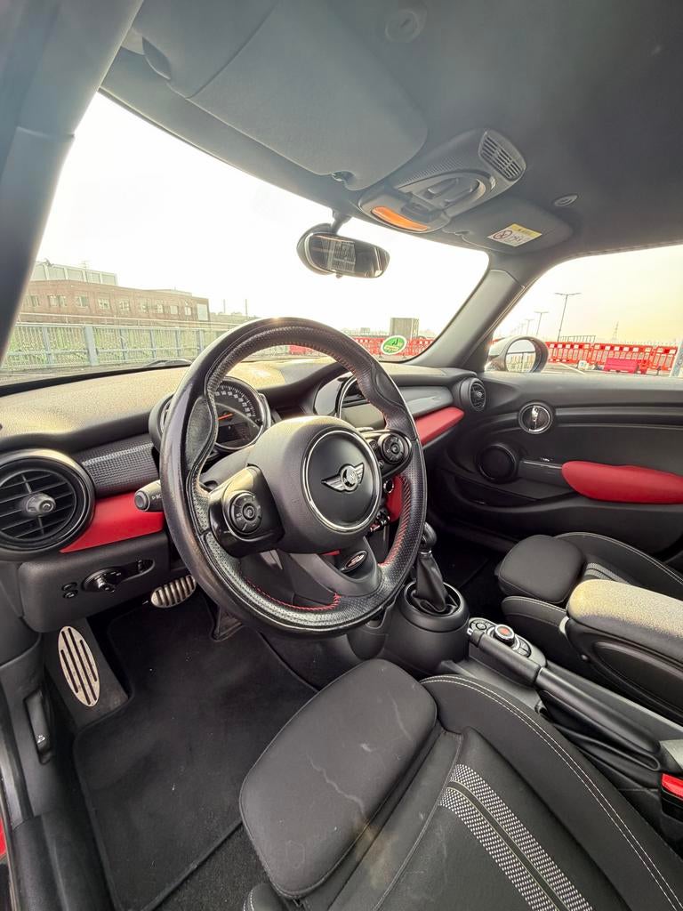 Mini 1.5 Cooper 5D AUTOMAAT 2017 Rood Zwart, Auto's, Mini, 136 pk, 49 €/maand, Origineel Nederlands, Particulier