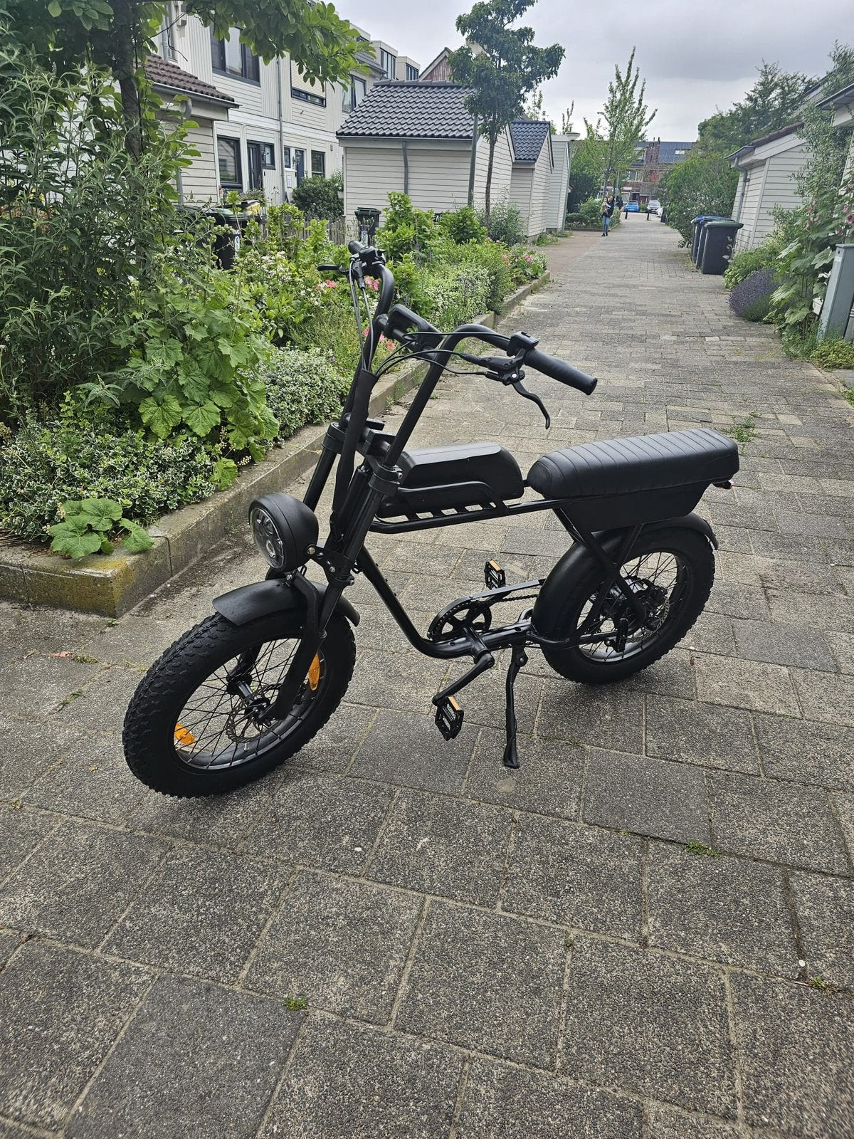 Zo goed als nieuwe matzwarte AGM bike GT250 met tracker, Ophalen, Zo goed als nieuw, Overige merken