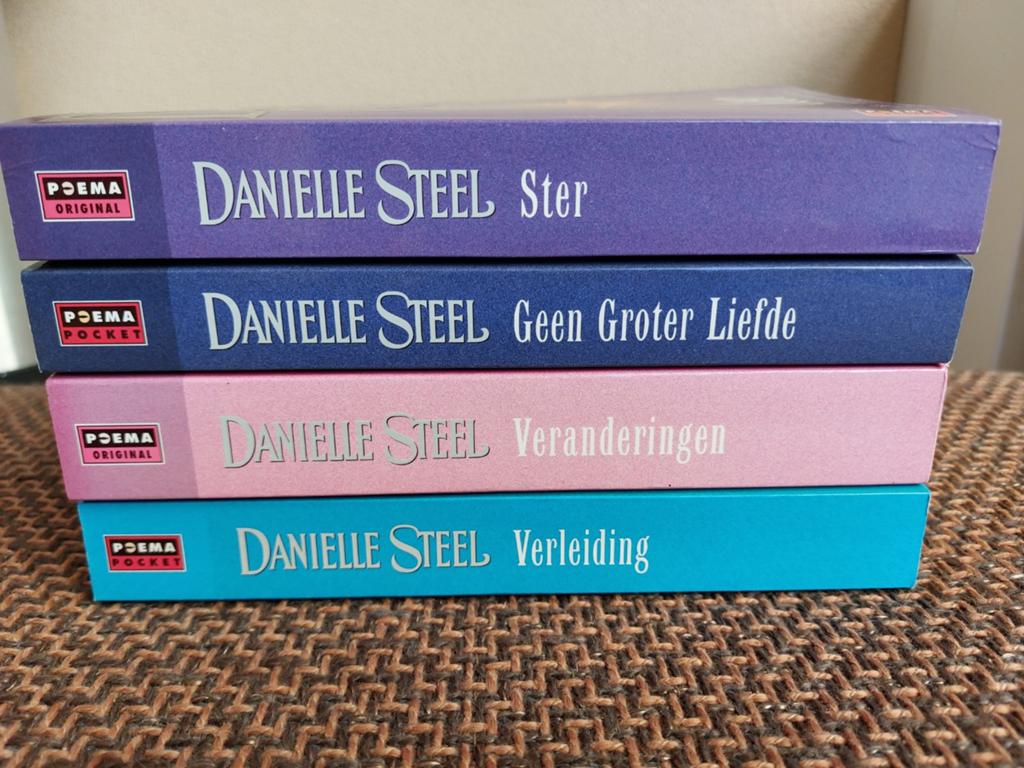 4 Danielle Steel boeken: Ster, Veranderingen, Verleiding, Ge, Ophalen of Verzenden, Gelezen, Danielle Steel, Europa overig