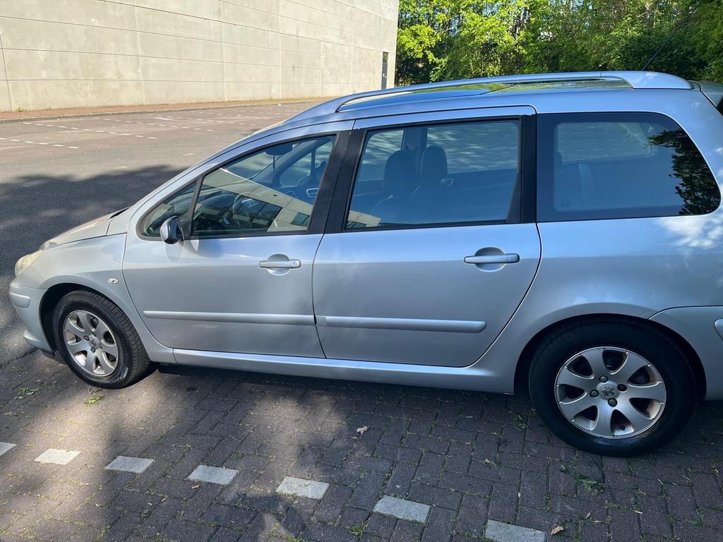 Peugeot 307 1.6 16V SW AUT 2006 Grijs, Automaat, Zwart, 4 cilinders, 7 stoelen