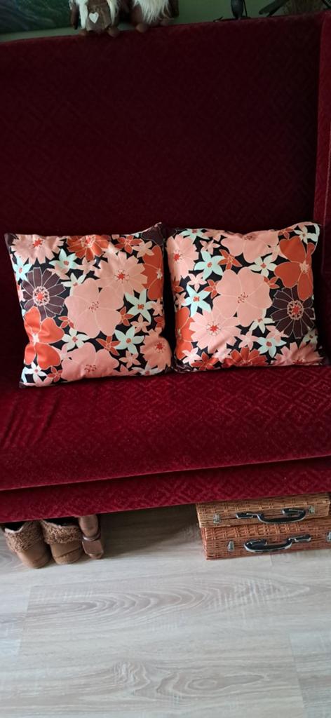 2 nieuwe kussens, met rits dus wasbaar. 45x45 cm., Huis en Inrichting, Ophalen, Nieuw, Eenpersoons