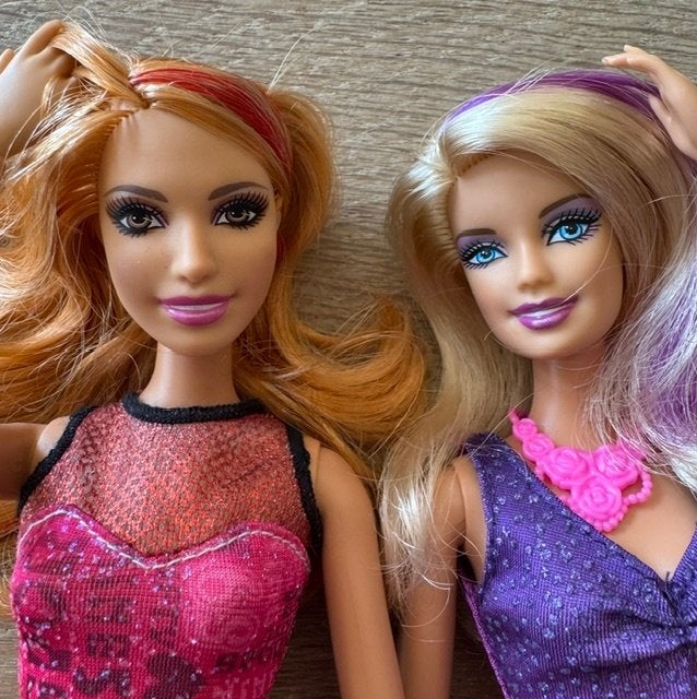 2012 Mattel Fashionistas Rainbow Barbie, 2 stuks, Verzamelen, Ophalen of Verzenden, Zo goed als nieuw, Fashion Doll