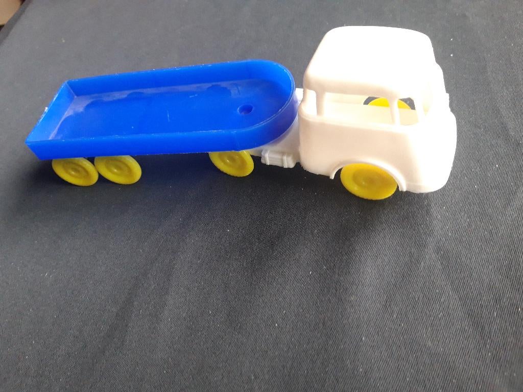 jaren 50/60 plastic DAF trekker met oplegger wit-blauw , Ophalen of Verzenden, Gebruikt, Bus of Vrachtwagen