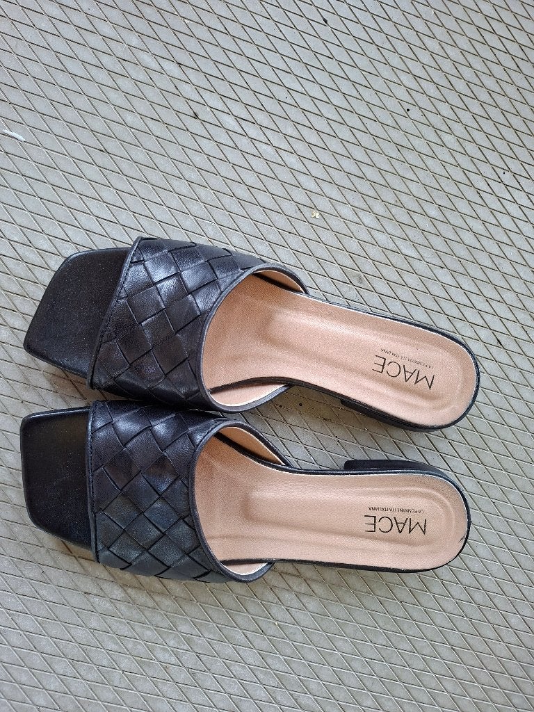 Slippers Mace, Zwart, Zo goed als nieuw, Ophalen, Slippers