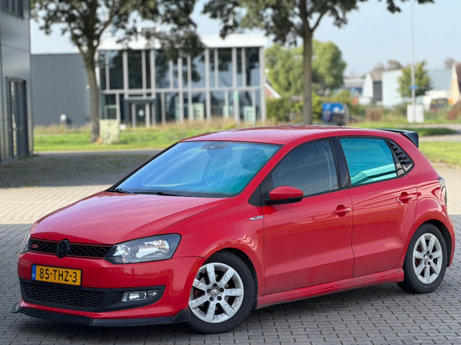 Foto 3 van Volkswagen Polo 1.2 TDI 55KW BM 2012 Rood | GTI Interieur