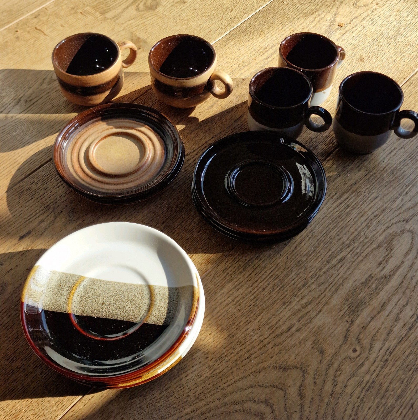 Vintage kopjes en schotels Hitkari, Ophalen, Gebruikt, Vintage, Kop(pen) en/of Schotel(s)