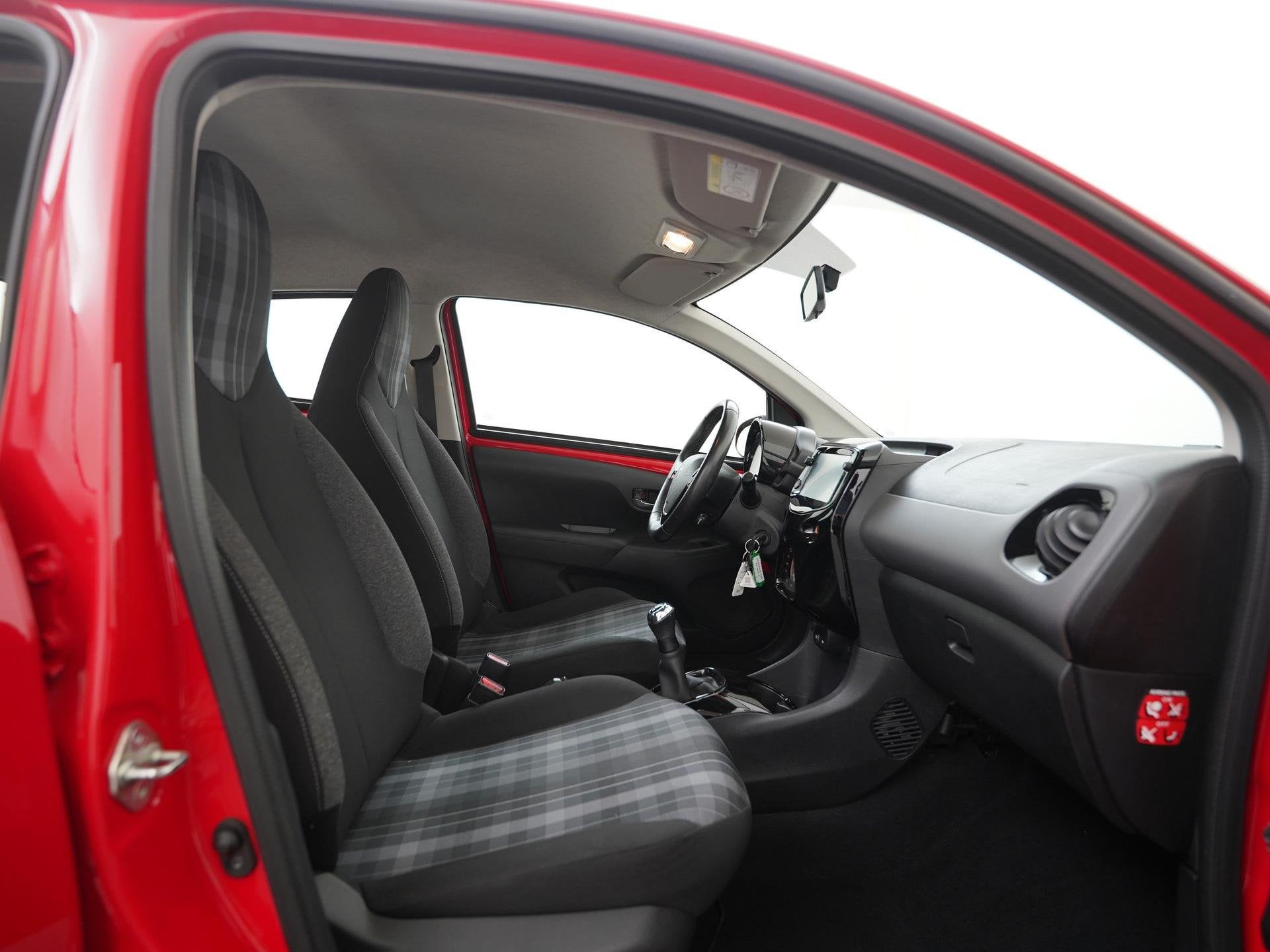 Peugeot 108 1.0 e-VTi Allure | Camera | Apple/Android Carpla, Voorwielaandrijving, 12 maanden, Stof, Gebruikt