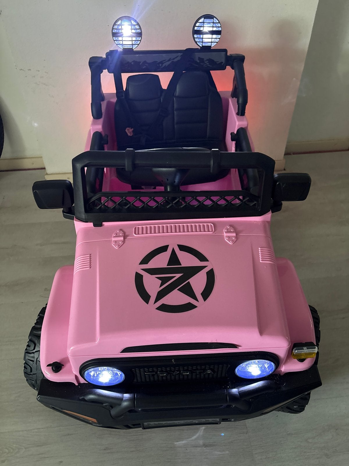 Roze elektrische kinderauto - Toyota Jeep, Ophalen, Gebruikt