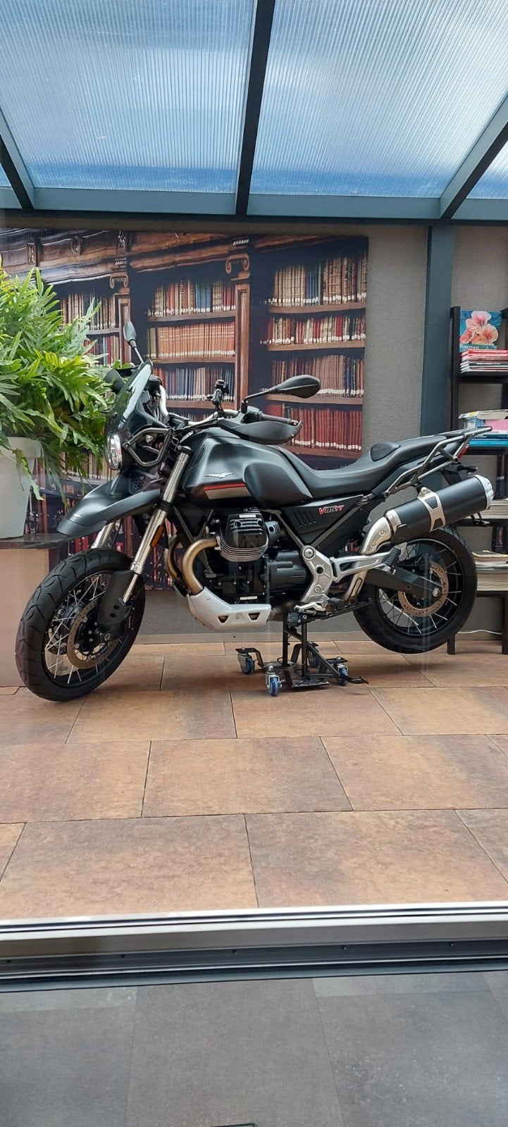 Te koop mooie en goede Motor guzzi v85tt Bouwjaar 2023, 2 cilinders, Particulier, Toermotor, ABS