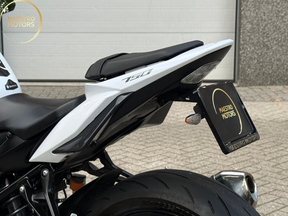 Foto 15 van SUZUKI GSR 750 ABS Origineel NL GROTE Beurt gehad TOPPER !!