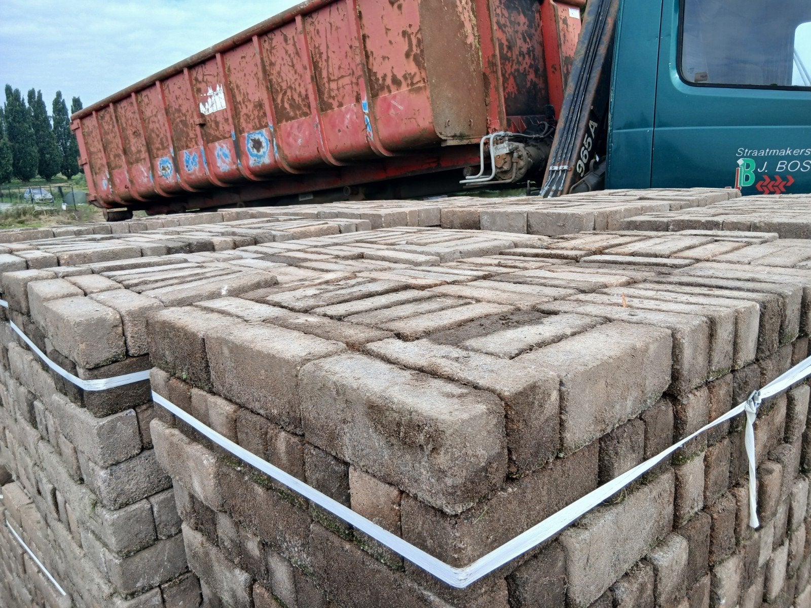 partij gebruikte beton dikformaat circa 100 m, Ophalen, Gebruikt, Beton, Klinkers