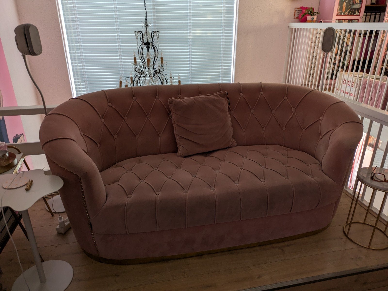Bold Monkey Too Pretty to sit on Velvet Roze bank, Huis en Inrichting, Ophalen of Verzenden, Gebruikt, Tweepersoons, Stof