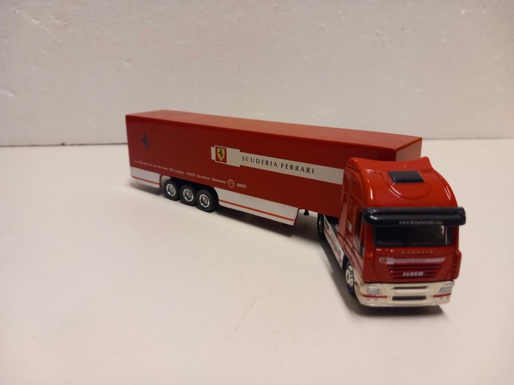NewRay Ferrari truck Iveco met oplegger, Ophalen of Verzenden, Zo goed als nieuw, Bus of Vrachtwagen, Overige merken