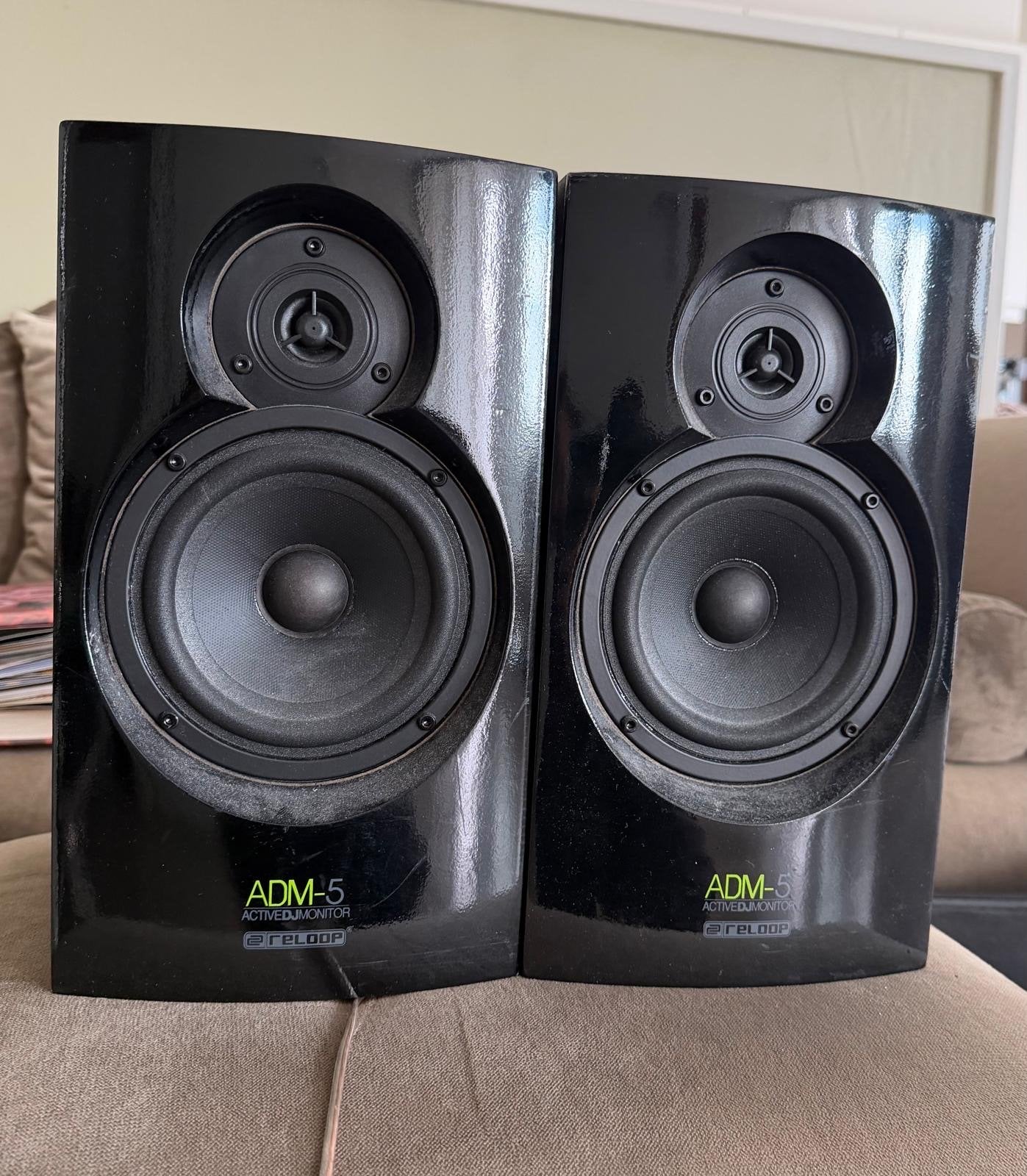 Foto 2 van Pioneer DDJ-SB DJ-set met Reloop ADM-5 monitoren