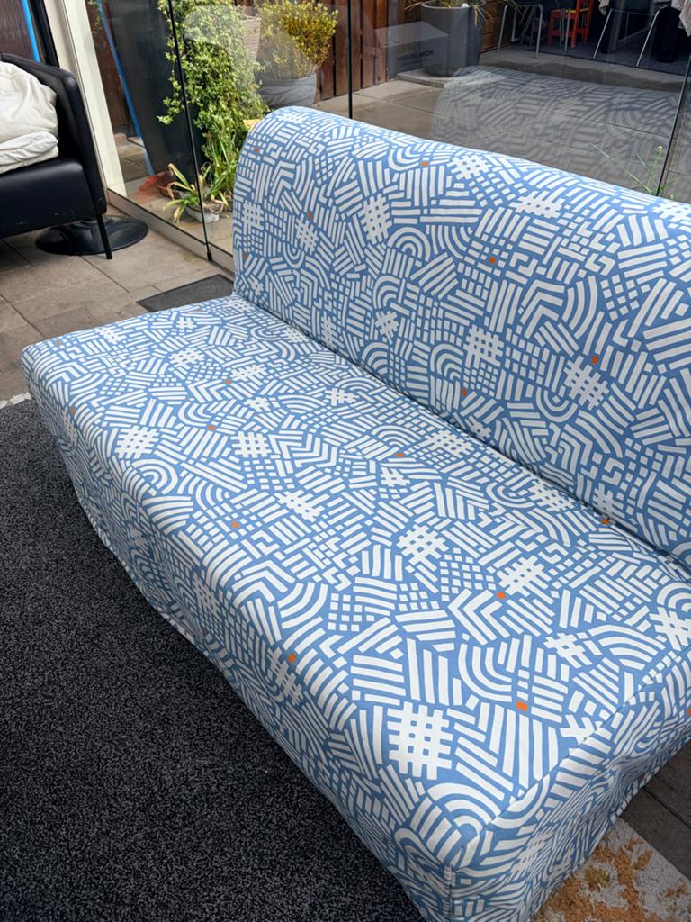 IKEA Tweepersoons Slaapbank - Zo goed als nieuw, incl. hoes, Ophalen of Verzenden, Zo goed als nieuw, Tweepersoons, Blauw