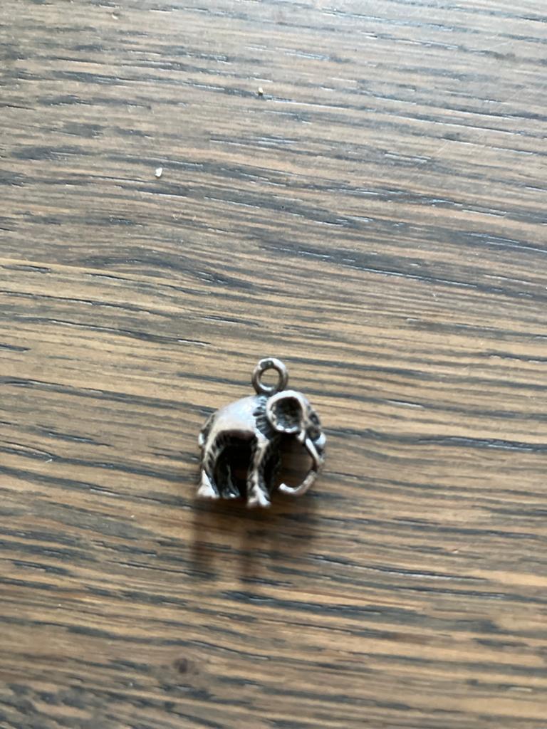 Zilveren olifant bedel, Overige merken, Ophalen of Verzenden, Zo goed als nieuw, 1 bedel