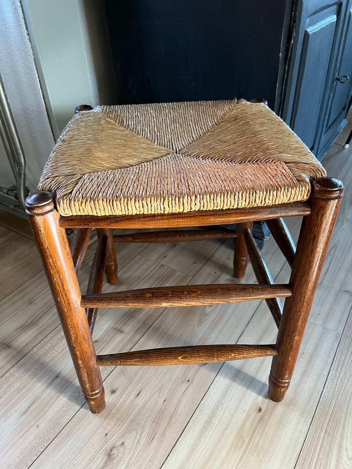 Vintage Eiken Krukje met Riet Zitting, Huis en Inrichting, Ophalen, Gebruikt, Hout
