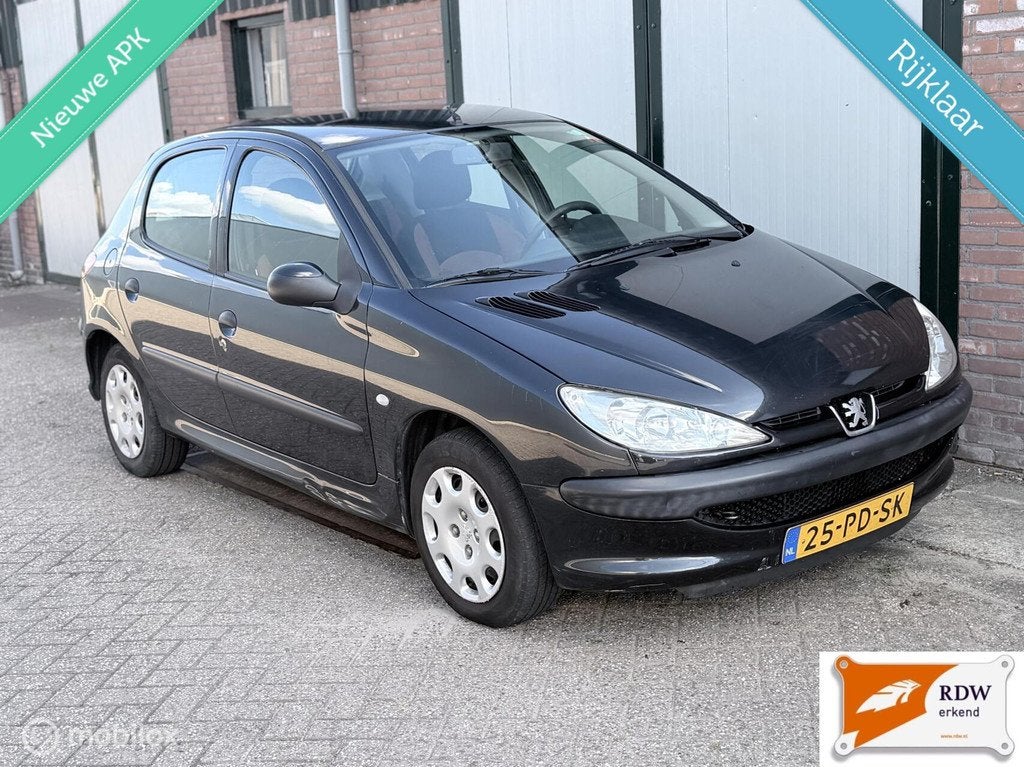 Peugeot 206 1.4 Pop' Art NAP/NWE APK/TREKHAAK, Voorwielaandrijving, 31 €/maand, 4 cilinders, Zwart