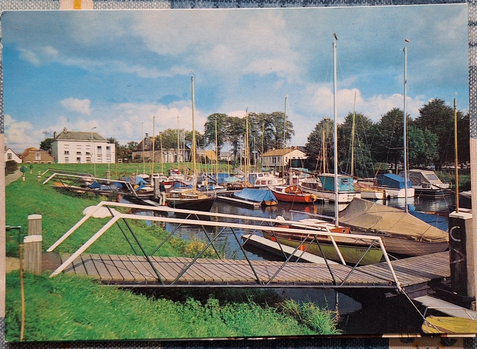 Ansichtkaart Zwartsluis, haven met boten en brug, Verzamelen, Ophalen of Verzenden, 1980 tot heden, Ongelopen, Overijssel