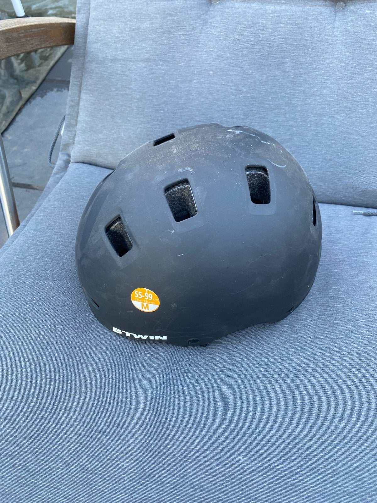 B'Twin Fietshelm Zwart Maat M (55-59 cm), Ophalen, Gebruikt, M, Heer of Dame