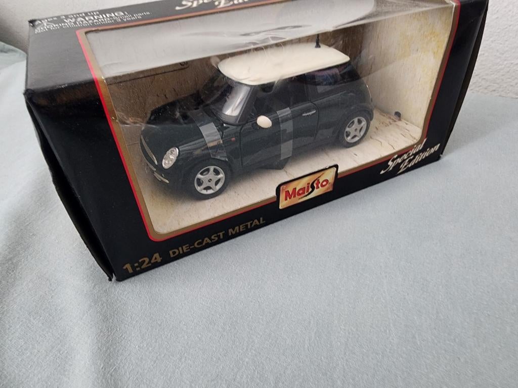 MINI COOPER 1:24 MAISTO IN DOOS, Hobby en Vrije tijd, Modelauto's | 1:87, Ophalen of Verzenden, Auto, Efsi