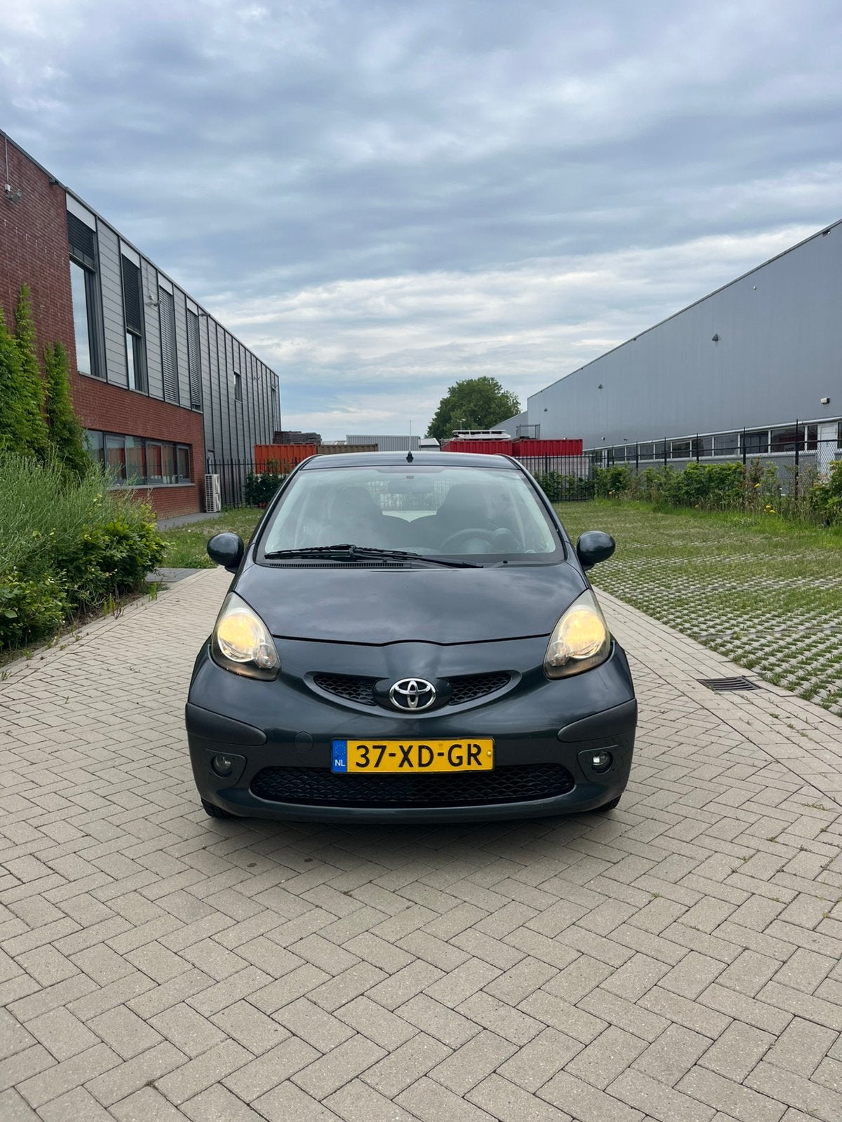 Toyota Aygo 1.0 12V Vvt-i 5DRS 2007 Grijs, Auto's, Voorwielaandrijving, 4 stoelen, 68 pk, Origineel Nederlands