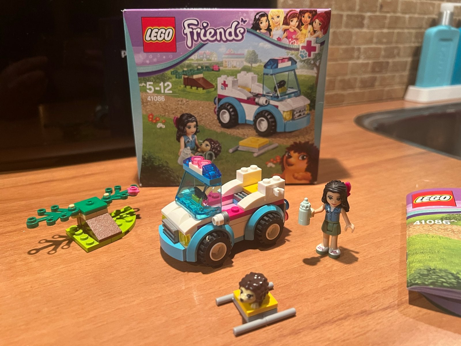 LEGO Friends 41086 Dierenambulance met egel en Emma, Ophalen of Verzenden, Zo goed als nieuw