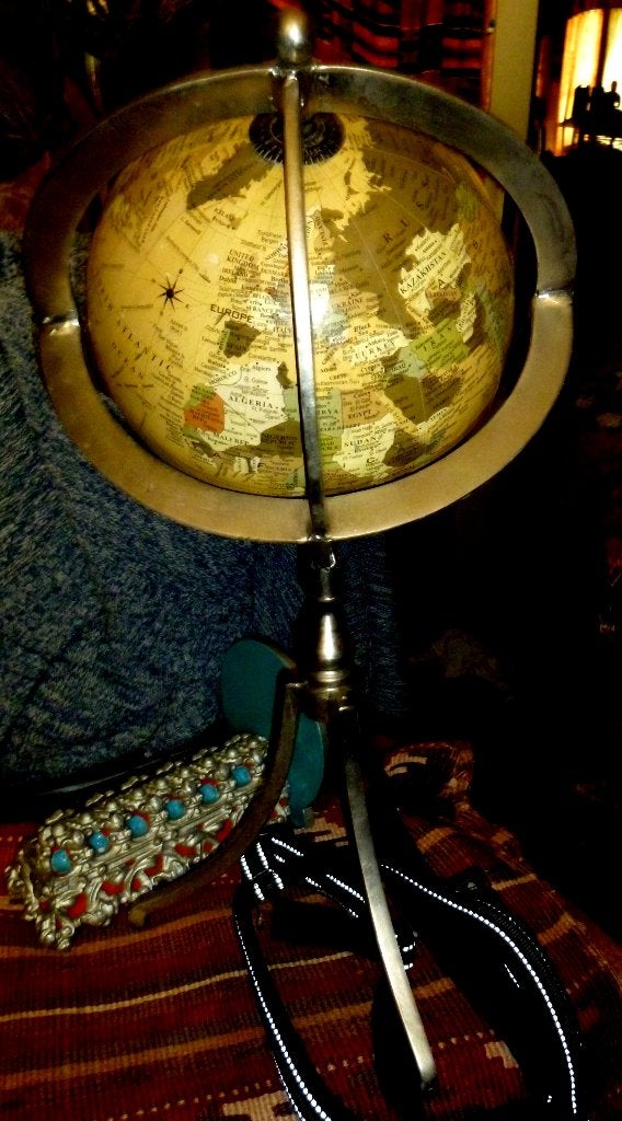 vintage wereldbol op zware metalen stelling, voet, Ophalen of Verzenden, Draaibaar, Zo goed als nieuw
