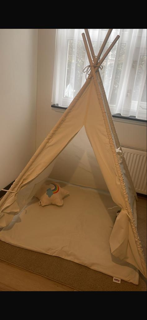 Tipi Speeltent Wit 160x130x130cm met lampjes, kleed, kussens, Ophalen, Nieuw