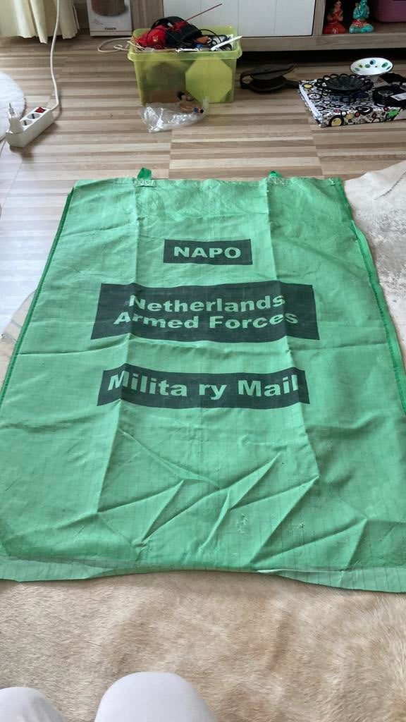 Militaire postzak, Ophalen, Zo goed als nieuw