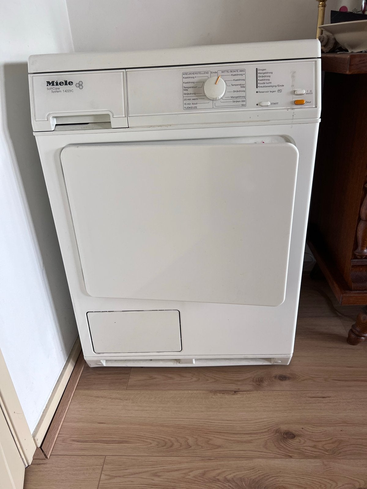 Miele Condensdroger SoftCare System T4221C, Ophalen, 6 tot 8 kg, Gebruikt, Voorlader