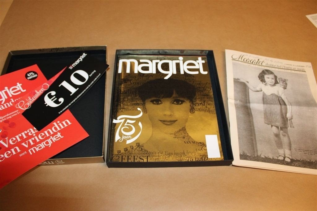 75 Jaar Margriet 1938-2013 — Jubileumuitgave in Doos, Ophalen of Verzenden, Gelezen, Damesbladen