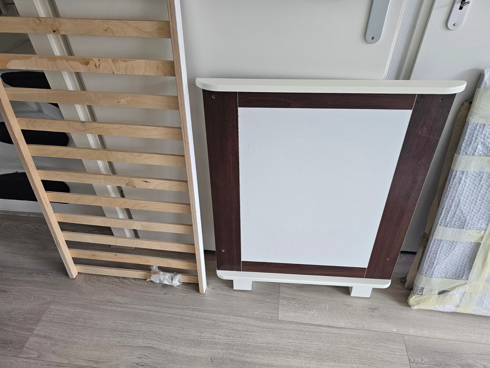 Ledikant/Babybedje - Zo goed als nieuw, 70 tot 85 cm, Zo goed als nieuw, Lattenbodem, 140 tot 160 cm