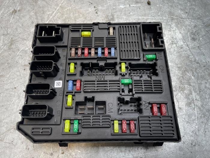 Zekeringkast van een Renault Fluence, Gebruikt, -, Renault, -